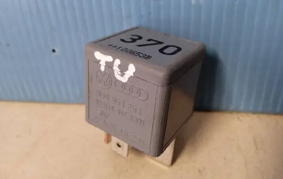 Volkswagen Tiguan Other relay 8D0951253