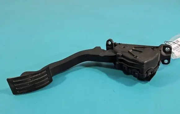 Ford C-MAX I Accelerator throttle pedal 3M519F836AF IMPRK1602300
