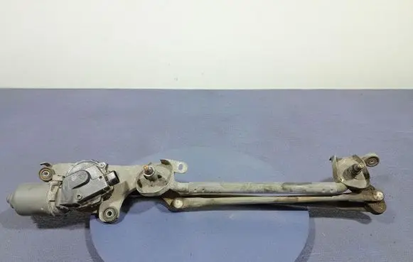 Mitsubishi Colt Front wiper linkage and motor 8250A231