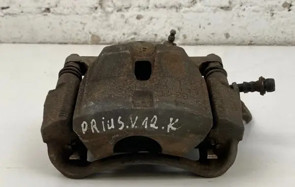 Toyota Prius+ (ZVW40) Front brake caliper
