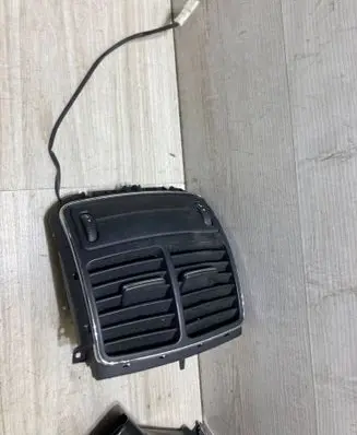 Mercedes-Benz CLS C219 Rear air vent grill A118302154