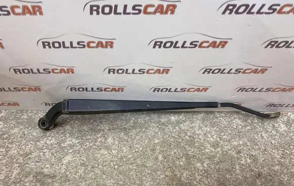 Front wiper blade arm