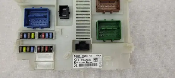 Volvo V60 Fuse module 31327996