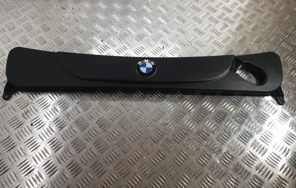 BMW 5 E60 E61 Engine cover (trim) 7801282 BMW5E60ENGINEDECORATIVEPLASTIC