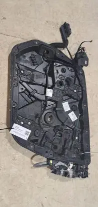 Mercedes-Benz C W205 Front door window regulator with motor A2059003222 A2055405140
