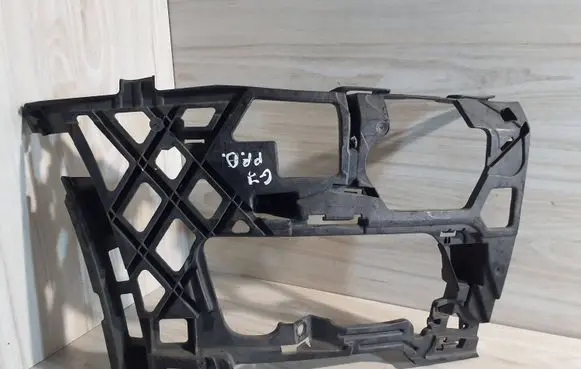 Volkswagen Golf VII Front bumper mounting bracket 5G0807724D
