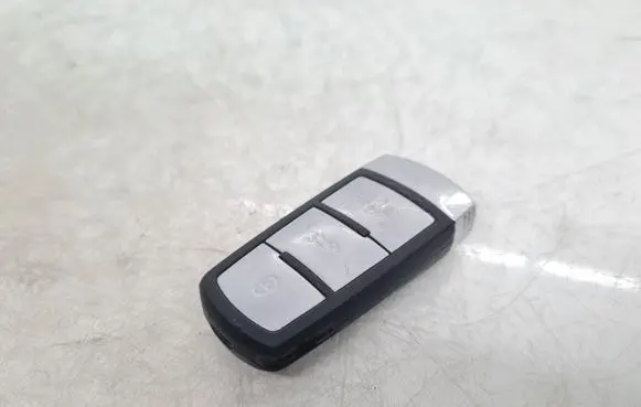 Volkswagen PASSAT B6 Ignition key/card 