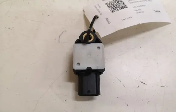 Toyota Auris 150 Airbag deployment crash/impact sensor 8983102060
