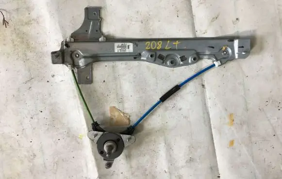 Peugeot 208 Rear window lifting mechanism without motor 9673153980