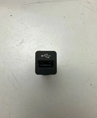 BMW 3 E90 E91 USB socket connector 9167196