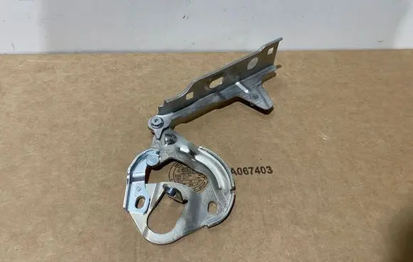 Porsche Cayenne (9Y0 9Y3) Engine bonnet/hood hinges 9Y0823301E