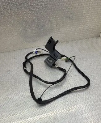 Mercedes-Benz E C207 W207 USB socket connector A2078210411