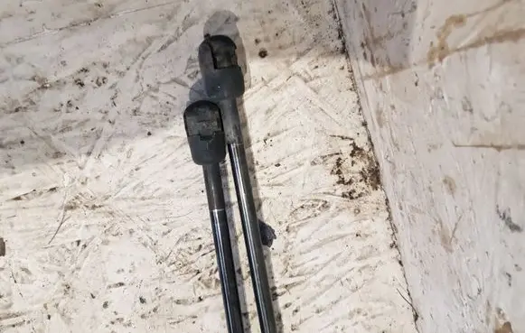 Hyundai Getz Tailgate/trunk strut/damper