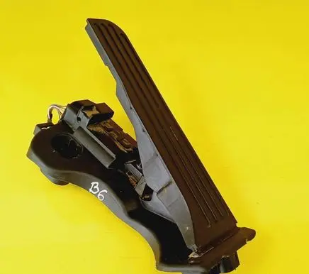 Volkswagen PASSAT B6 Accelerator throttle pedal 1K1721503L