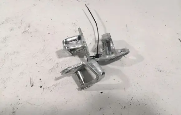 Opel Astra J Front door lock loop/hook striker 11234204