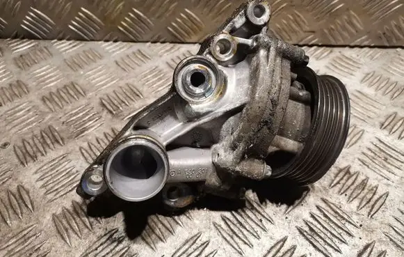 Mercedes-Benz A W169 Water pump 6402010001