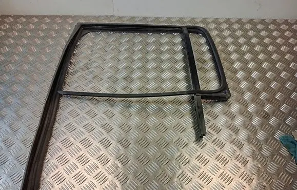 Volkswagen Amarok Rubber seal rear door 
