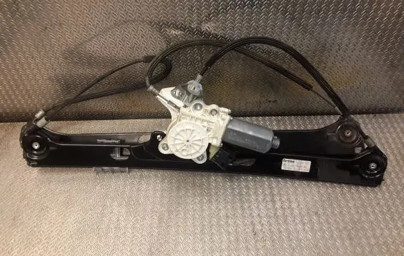 Mercedes-Benz Vaneo W414 Front door window regulator with motor 4147200246 A4147200246