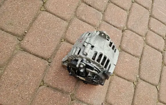 Opel Insignia B Generator/alternator 174KM