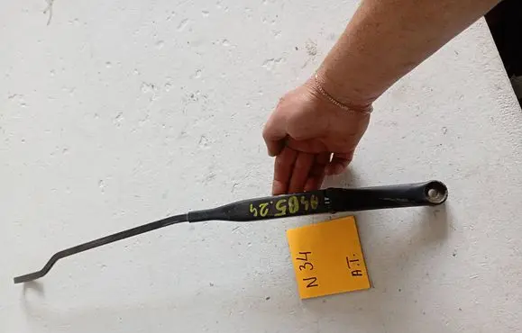 Audi A4 S4 B5 8D Front wiper blade arm 659856