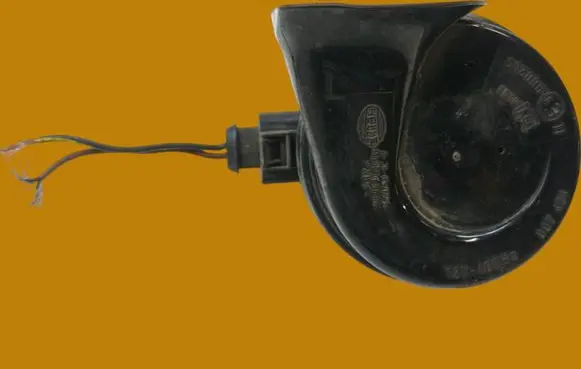 Audi A4 S4 B6 8E 8H Horn signal 8E0951221