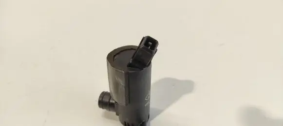 Ford Focus Windscreen/windshield washer pump 93BB17K624