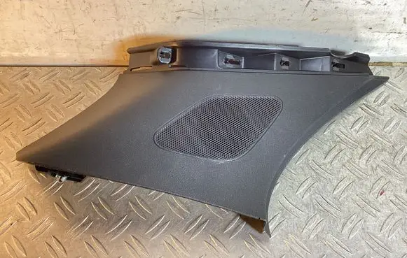 Porsche Macan (95B) (D) pillar trim (bottom) 95B867245