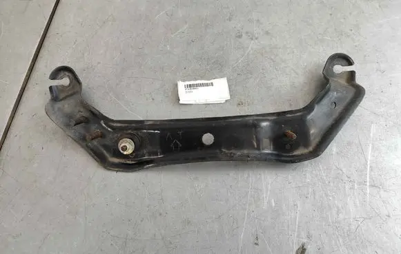 Engine mounting bracket
