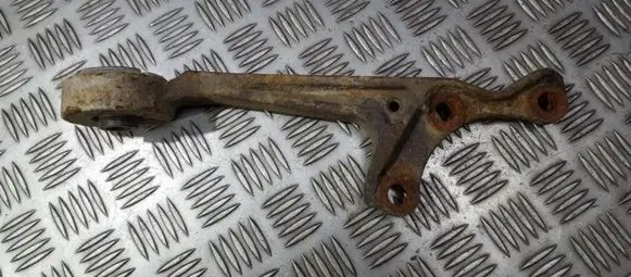Toyota Hilux (AN10, AN20, AN30) Engine mount bracket