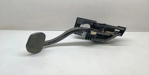 BMW 2 F46 Brake pedal 6856596
