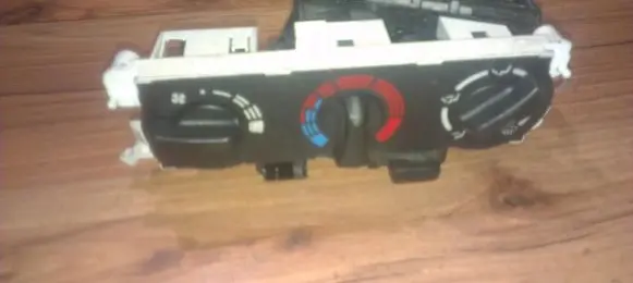 Nissan Primera Climate control unit 7040230732