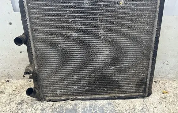 Renault Kangoo I Coolant radiator 7700312858A