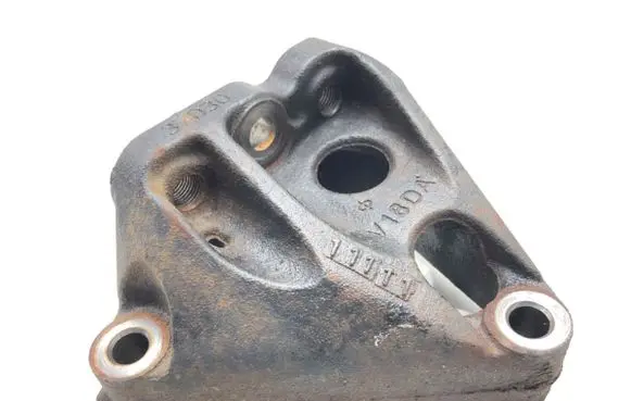 Lexus CT 200H Engine mounting bracket 