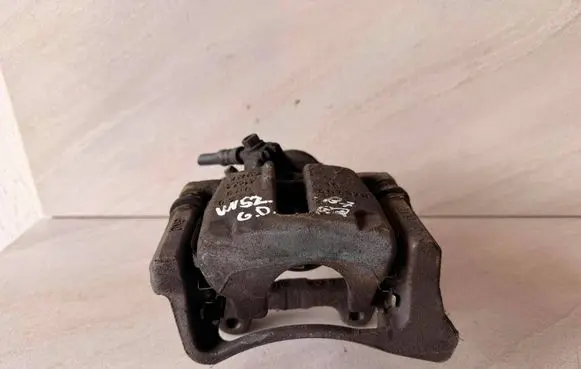 Volkswagen PASSAT B7 Rear brake caliper