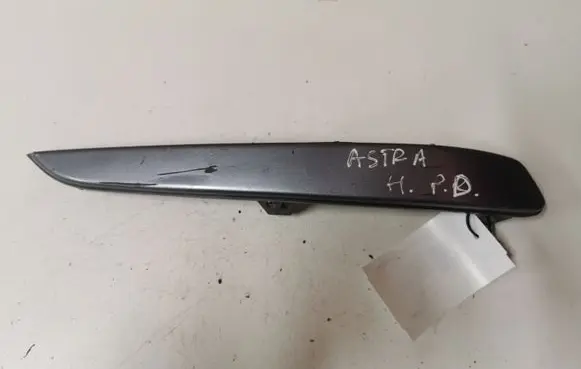 Opel Astra H Front bumper splitter molding 375768702 13121996
