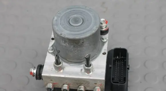 Suzuki SX4 S-Cross ABS Pump 0265957126 56110-63TA0 0265295696