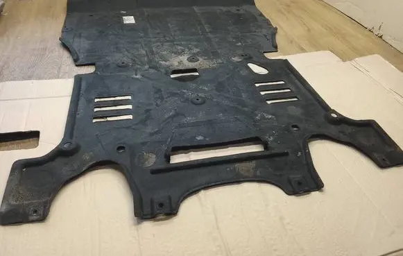 Porsche Macan (95B) Engine splash shield/under tray 95B863821C
