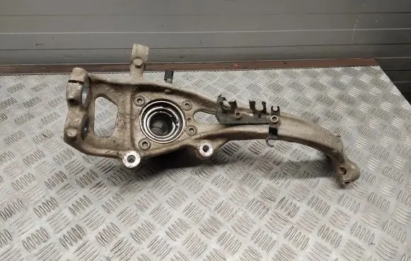 Audi A5 Front wheel hub 8W0407242F 8W0407560