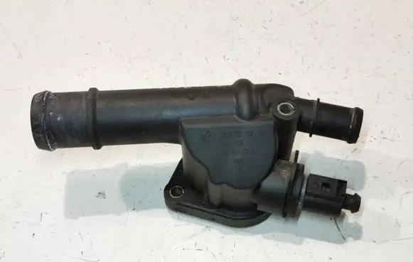 Volkswagen Touran I Engine coolant pipe/hose 03G121132B