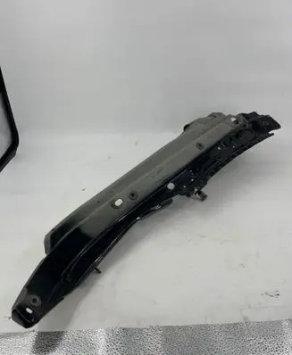 Audi Q7 4L Fender mounting bracket 4L0805175