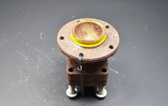 Rear wheel hub spindle/knuckle