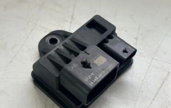 BMW 1 F20 F21 Glow plug pre-heat relay 857008702 8570087