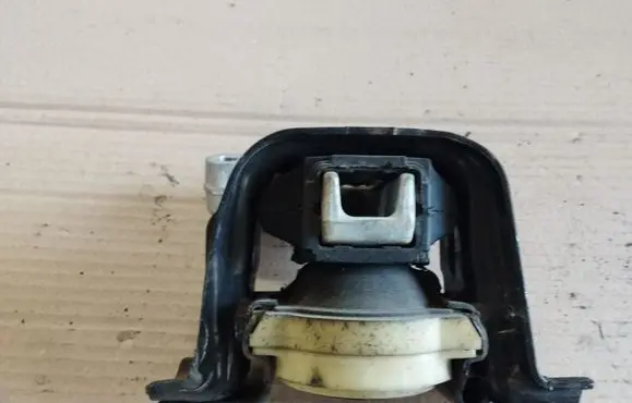 Peugeot 2008 I Engine mount bracket 9683181180