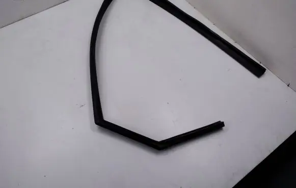 KIA Ceed Rubber seal rear door window/glass 