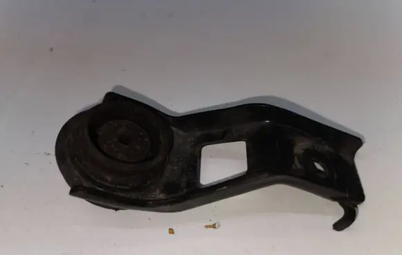 Toyota RAV 4 (XA40) Radiator mount bracket 1652328030