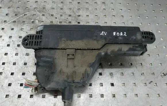 Toyota Avensis T220 Fuse module