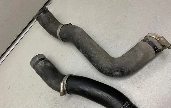 Nissan Almera N16 Engine coolant pipe/hose 3313566