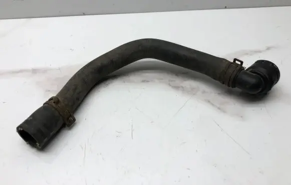 Volkswagen PASSAT B6 Engine coolant pipe/hose