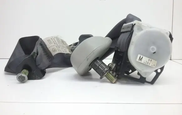 Mazda MPV Middle seatbelt (rear) E40431100