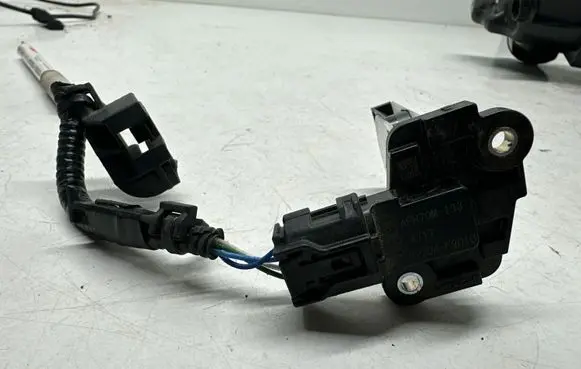 Toyota Yaris XP210 Mass air flow meter 22204F2010 AFH70M133 4712